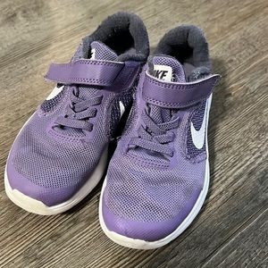 Girls NIKE revolution 3 SIZE 12c